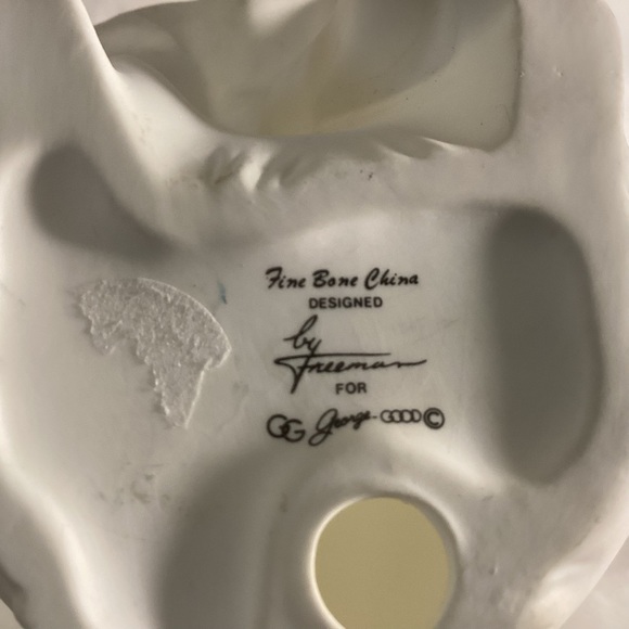 Fine bone china cat figurine. - Picture 7 of 8